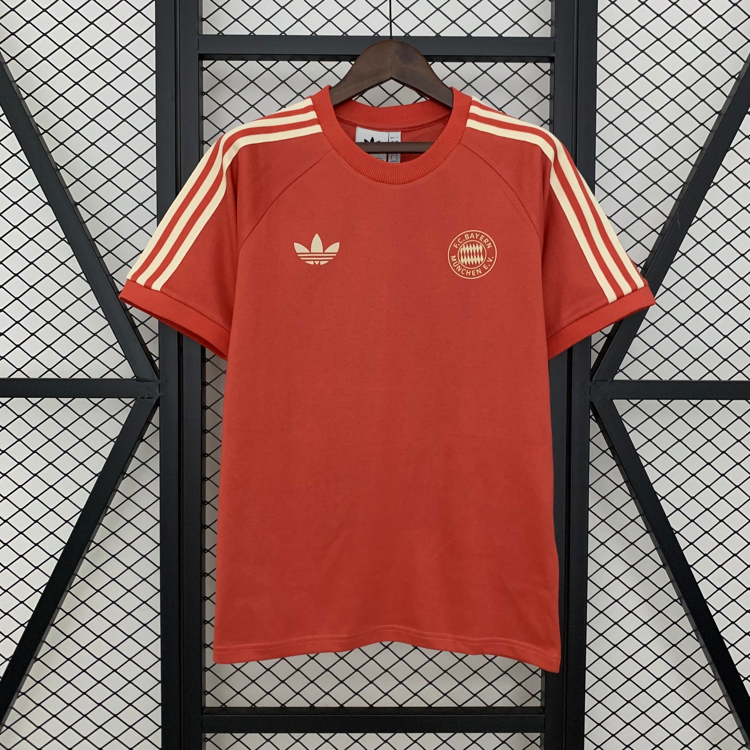 חולצת באיירן מינכן 24/25 - S-XXL בלבד