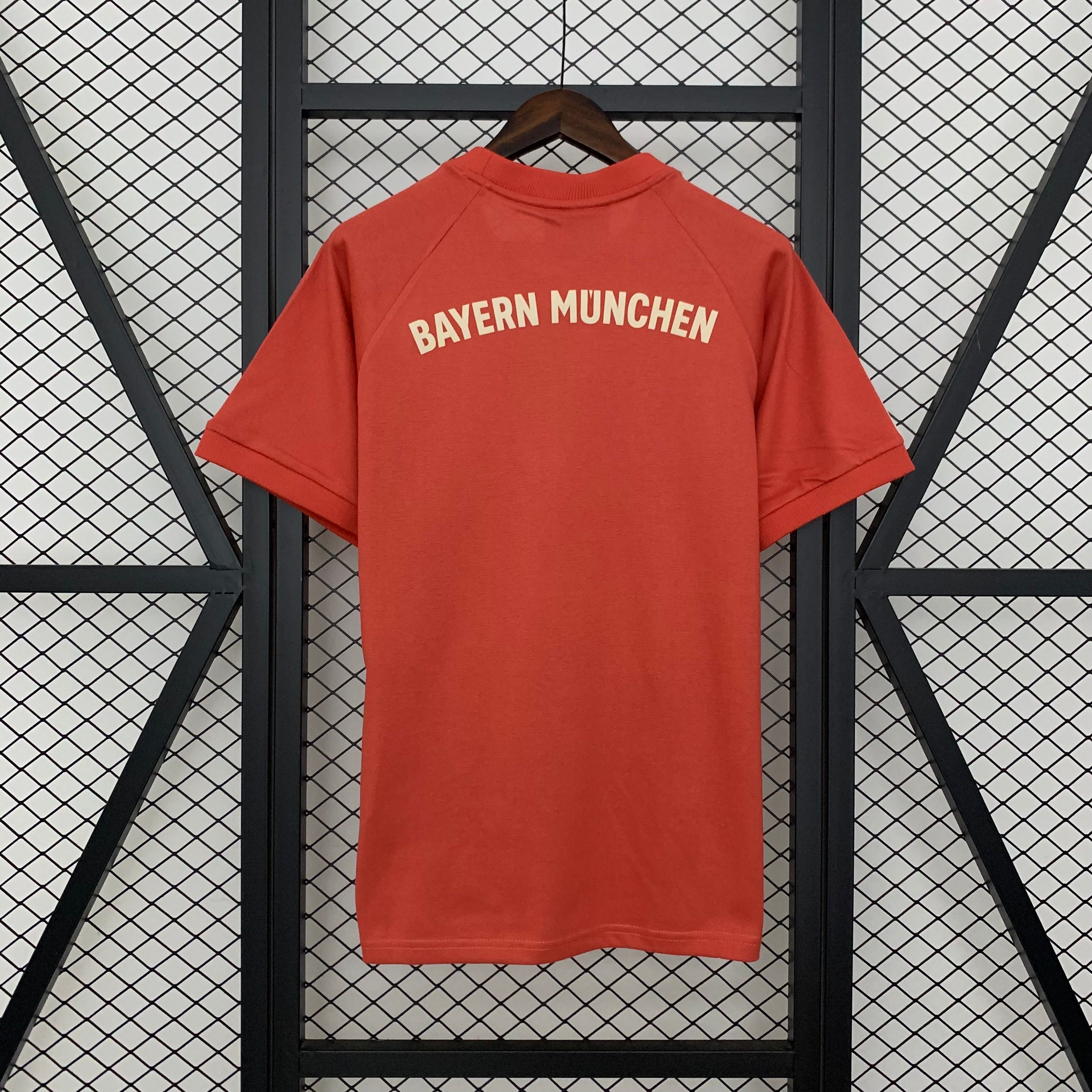 חולצת באיירן מינכן 24/25 - S-XXL בלבד